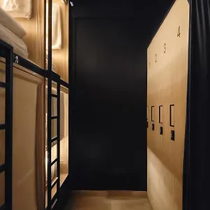 Westay Capsule Хостел Дубай